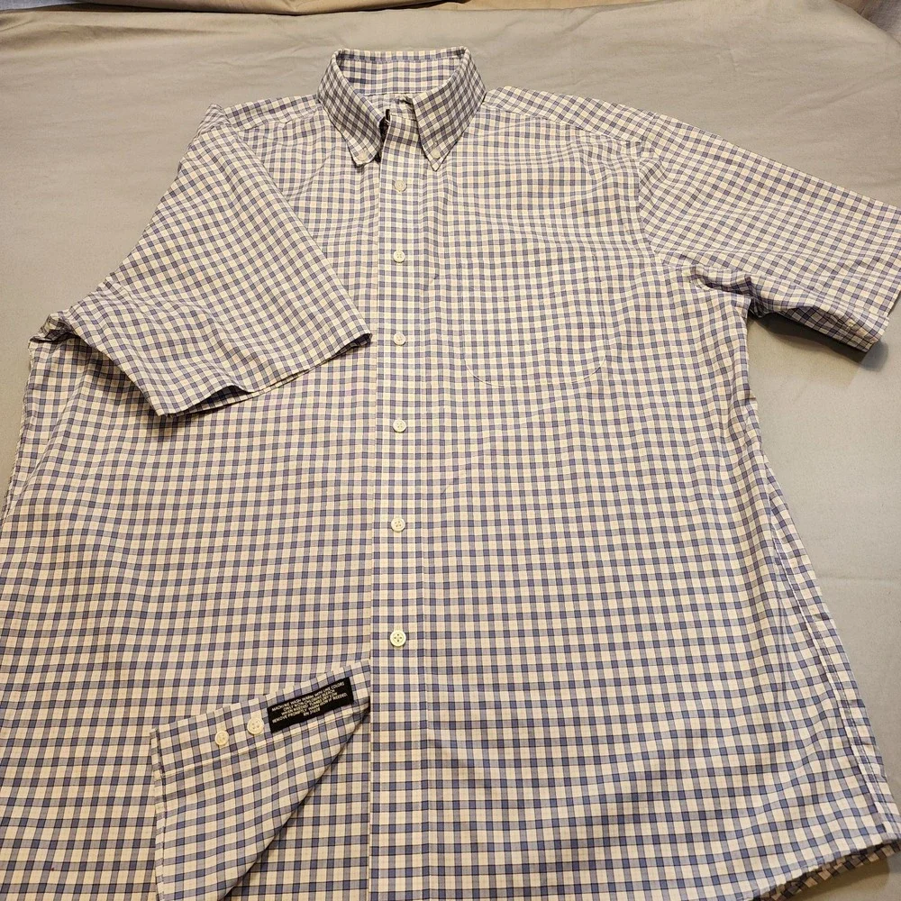 Jos A Bank Short Sleeve Men's L Traveler's Collection Buttoned Plaid Blue Shirt